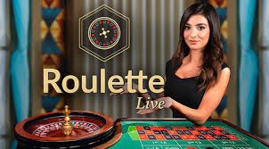 Antarmuka aplikasi mobile hode menampilkan meja live dealer blackjack dan menu sportsbook Liga 1