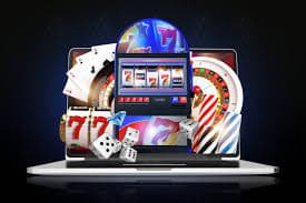 Antarmuka Olahraga Virtual di aplikasi hode menampilkan simulasi pertandingan sepak bola dengan skor real-time